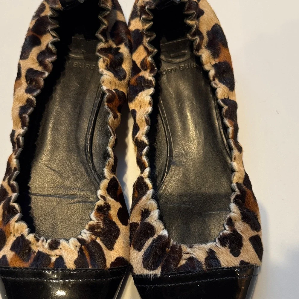 Tory Burch Women’s Lepard Print Ballet Flats with Black Patent Toe